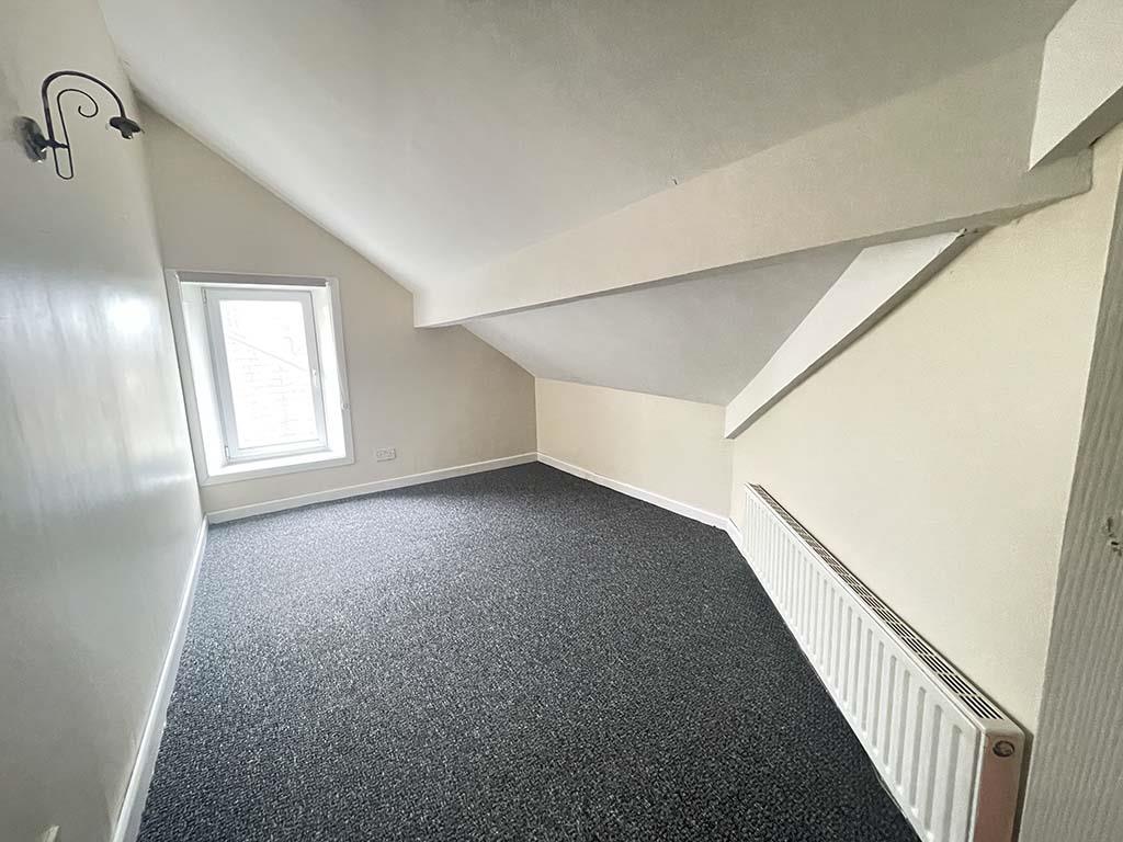 4 bedroom flat To Let in Barnoldswick - Bedroom One